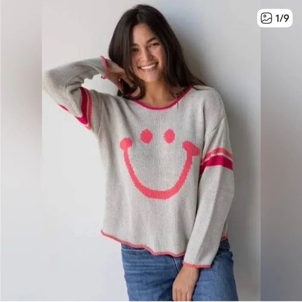 Natural Life Carson Smiley Face Sweater Gray Pink Womens Medium